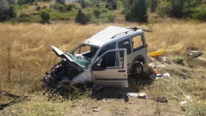 Hafif ticari araç takla attı 2 ölü, 3 yaralı