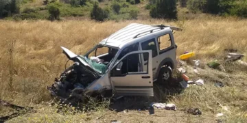 Hafif ticari araç takla attı 2 ölü, 3 yaralı