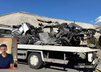 Hafriyat kamyonu ile otomobil çarpıştı 1 ölü