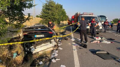 Hasretle çıktıkları yol felaketle sonuçlandı: 3 ölü, 1 yaralı Nevşehir'de Almanya'dan Kayseri'ye giden gurbetçi ailenin otomobili refüje çarpıp takla