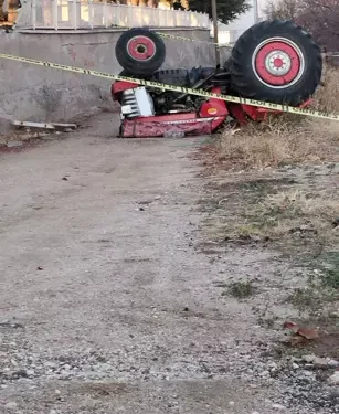 Hastanenin otoparkında traktörün altında kaldı