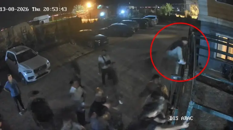 Mardin’in Kızıltepe ilçesinde eşiyle sorun yaşayan damadı Muhammed Nakşioğlu’nun evini 20