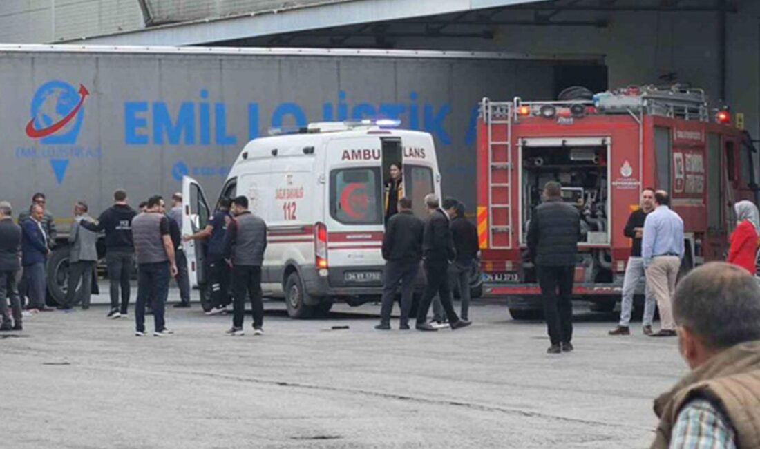 İki TIR’ın arasında sıkışıp can verdi Esenyurt'ta bir market deposunun bahçesinde geri manevra yapan TIR ile
