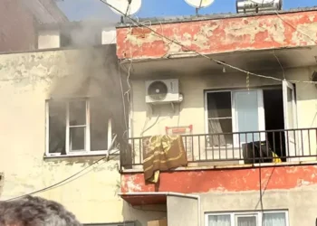  İki katlı ev alevlere teslim oldu 1 ölü, 3 yaralı