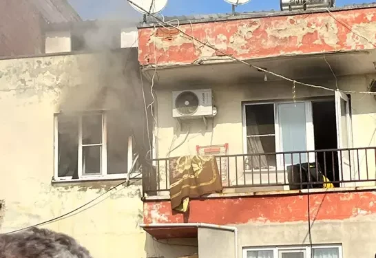 İki katlı ev alevlere teslim oldu 1 ölü, 3 yaralı