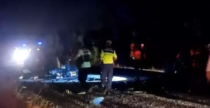 İki otomobil çarpıştı 6 ölü