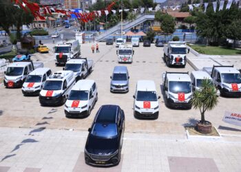 İncirliova Belediyesi 10 yeni hizmet aracı aldı (3)