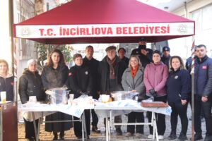 İncirliova Belediye Başkanı Aytekin Kaya, ilçede kurulan Salı Pazarı’nı ziyaret