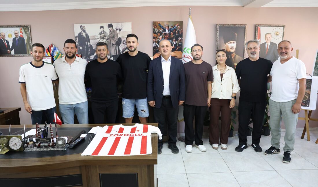 İncirliova Belediyespor’da iki yıldız oyuncu yuvada kaldı Bölgesel Amatör Lig'de (BAL) mücadele edecek olan İncirliova Belediyespor, yeni