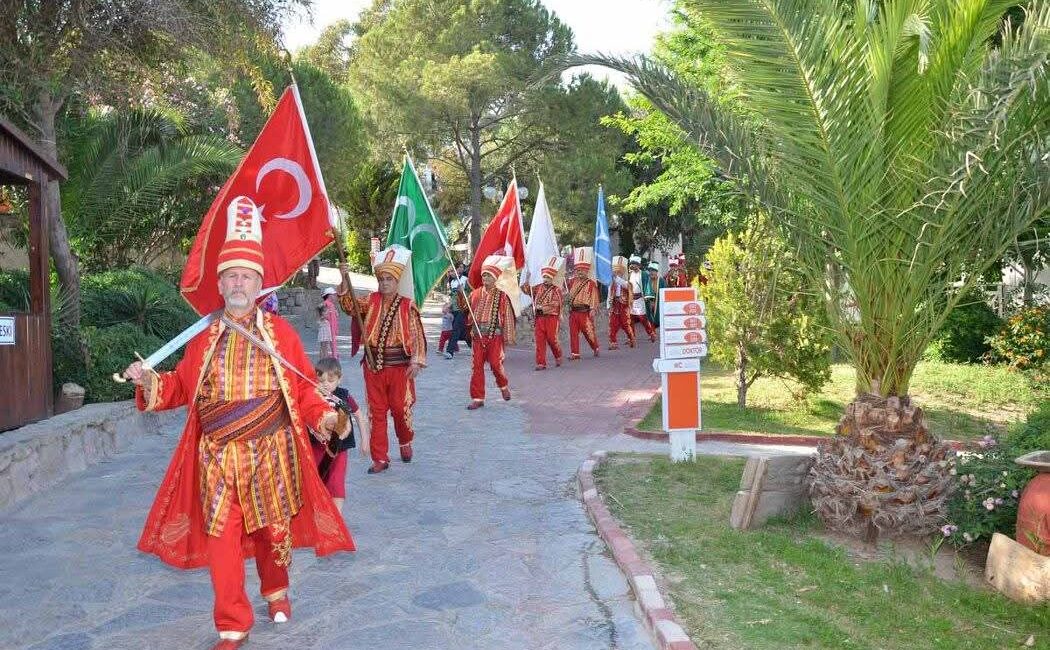 İncirliova Ege Mehteran çeyrek asırdır tarihi yaşatıyor İncirliova'da 2001 yılında kurulan Ege Mehter Takımı, çeyrek asra yaklaşan
