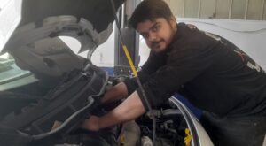 Aydın’ın İncirliova ilçesinde 14 yaşında çırak olarak girdiği sanayide mesleğini