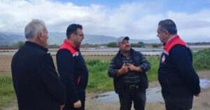 Aydın’ın İncirliova ilçesinde etkili olan yağışlar sonrası taşkınlar, tarım arazilerini