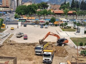 İncirliova’da 40 yıllık meydan için yıkım başladı (2)