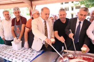 İncirliova Belediyesi, her yıl geleneksel olarak düzenlediği aşure hayrını bu
