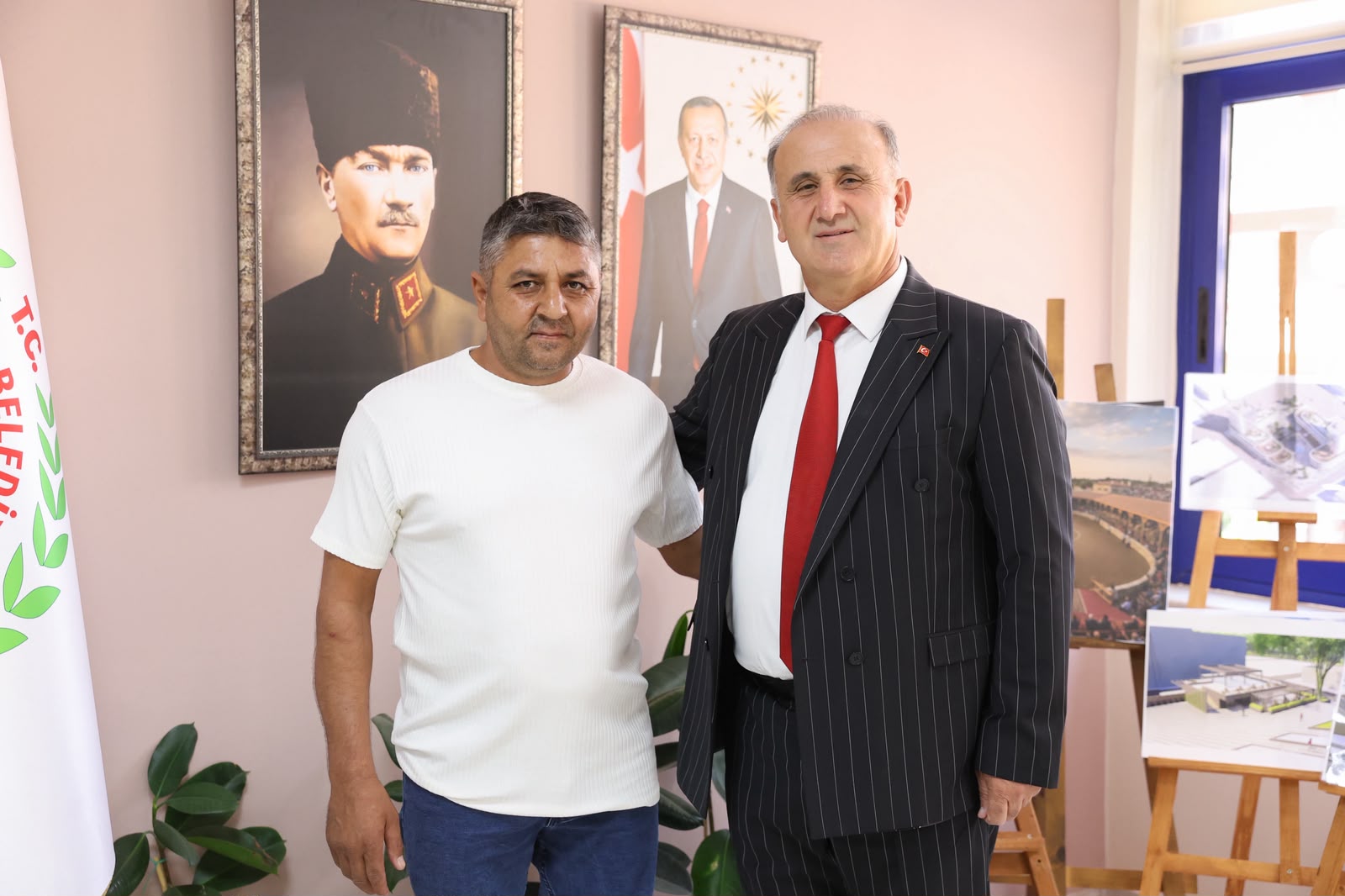 Incirliova’da CHP’li Meclis Uyesi AK Parti’ye gecti