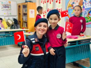 İncirliova’da Jandarmadan minik yüreklere Cumhuriyet coşkusu (2) İncirliova’da Jandarmadan minik yüreklere Cumhuriyet coşkusu (2)