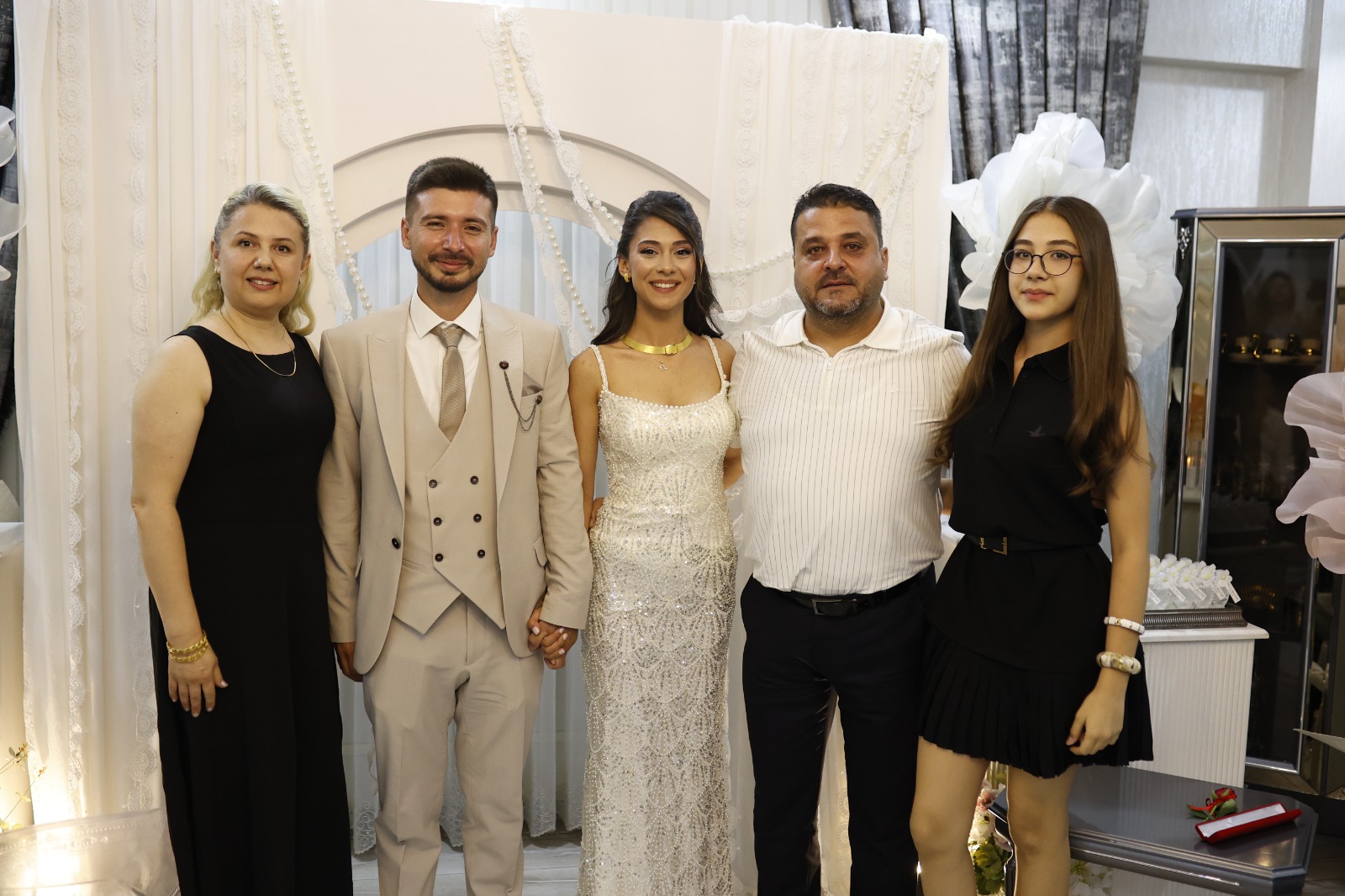 İncirliova'nın tanınan ve sevilen ailelerinden Kemerli ve Peyman aileleri, düzenlenen