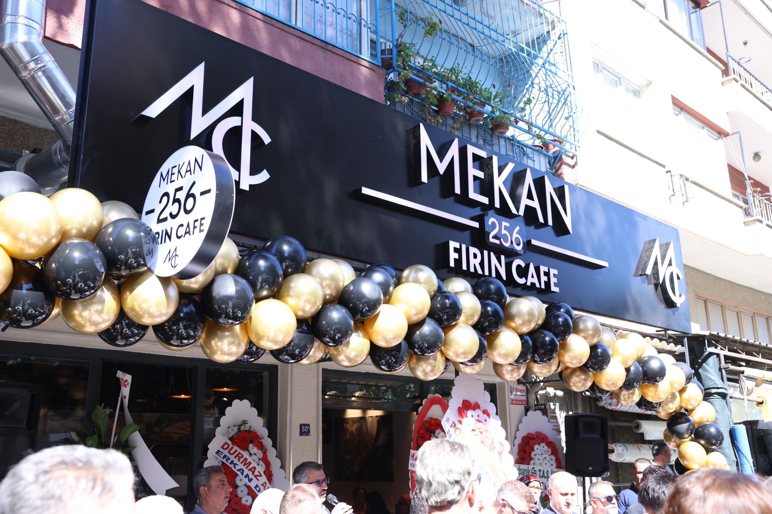 Incirliova’da Mekan 256 heyecani Firin Kafe hizmete acildi (1) Incirliova’da Mekan 256 heyecani Firin Kafe hizmete acildi (1)