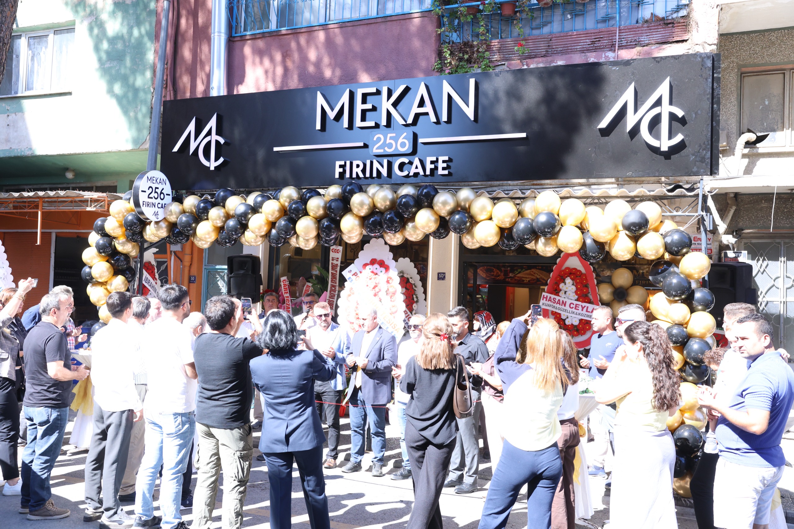 Incirliova’da Mekan 256 heyecani Firin Kafe hizmete acildi (3) Incirliova’da Mekan 256 heyecani Firin Kafe hizmete acildi (3)