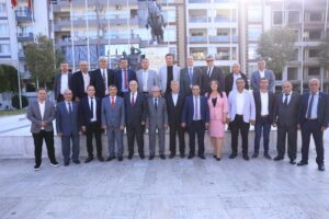 19 Ekim Muhtarlar Günü dolayısıyla İncirliova Cumhuriyet Meydanı’nda Atatürk Anıtı’na