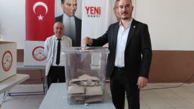 İncirliova’da pazar günü yapılan ve Mehmet Aytürk’ün yeniden ilçe başkanı