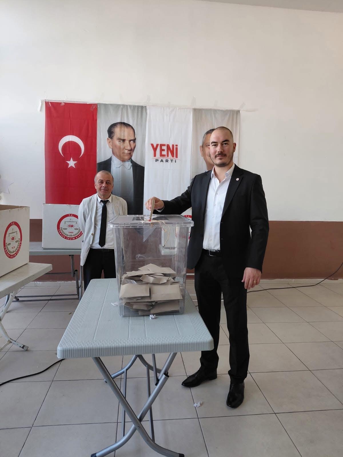İncirliova’da pazar günü yapılan ve Mehmet Aytürk’ün yeniden ilçe başkanı