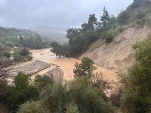 İncirliova’da dere taştı 9 ev tedbir amaçlı tahliye edildi (4) İncirliova’da dere taştı 9 ev tedbir amaçlı tahliye edildi (4)