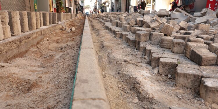 İncirliova’da esnaf ve yayalar rahat edecek (2)