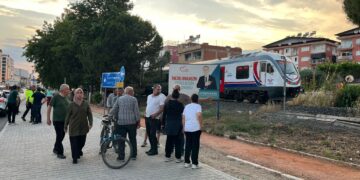 İncirliova'da karşıya geçmek isterken tren çarptı