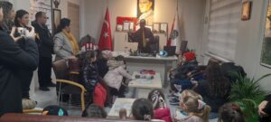 Aydın’ın İncirliova ilçesinde anaokulu öğrencileri, İlçe Emniyet Müdürlüğü’nü ziyaret ederek
