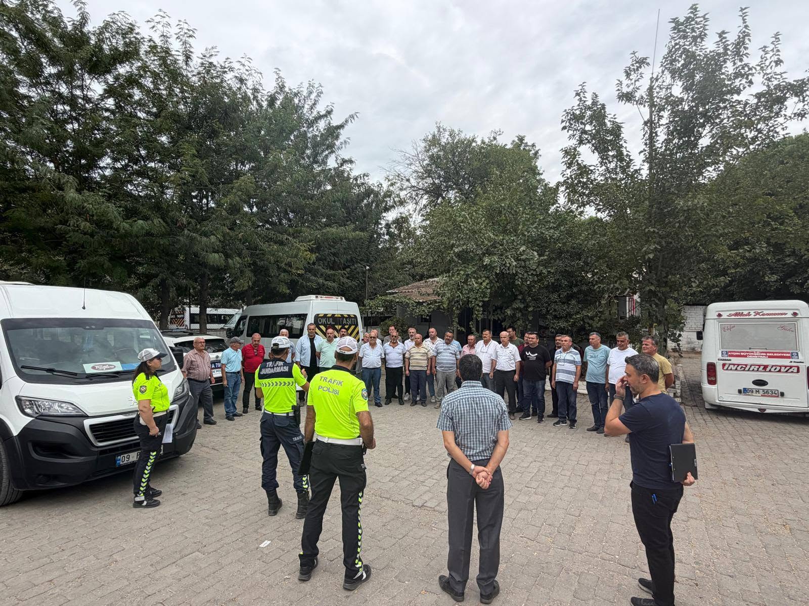 Incirliova’da ogrenci servisleri denetimden gecti (2) Incirliova’da ogrenci servisleri denetimden gecti (2)