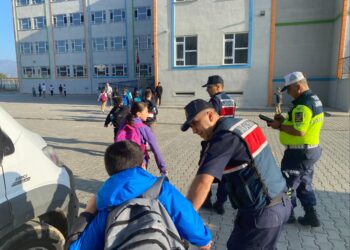 İncirliova’da okul servislerine jandarma denetimi (1)