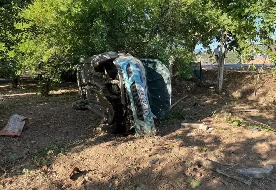 İncirliova’da otomobil bahçeye devrildi 4 yaralı