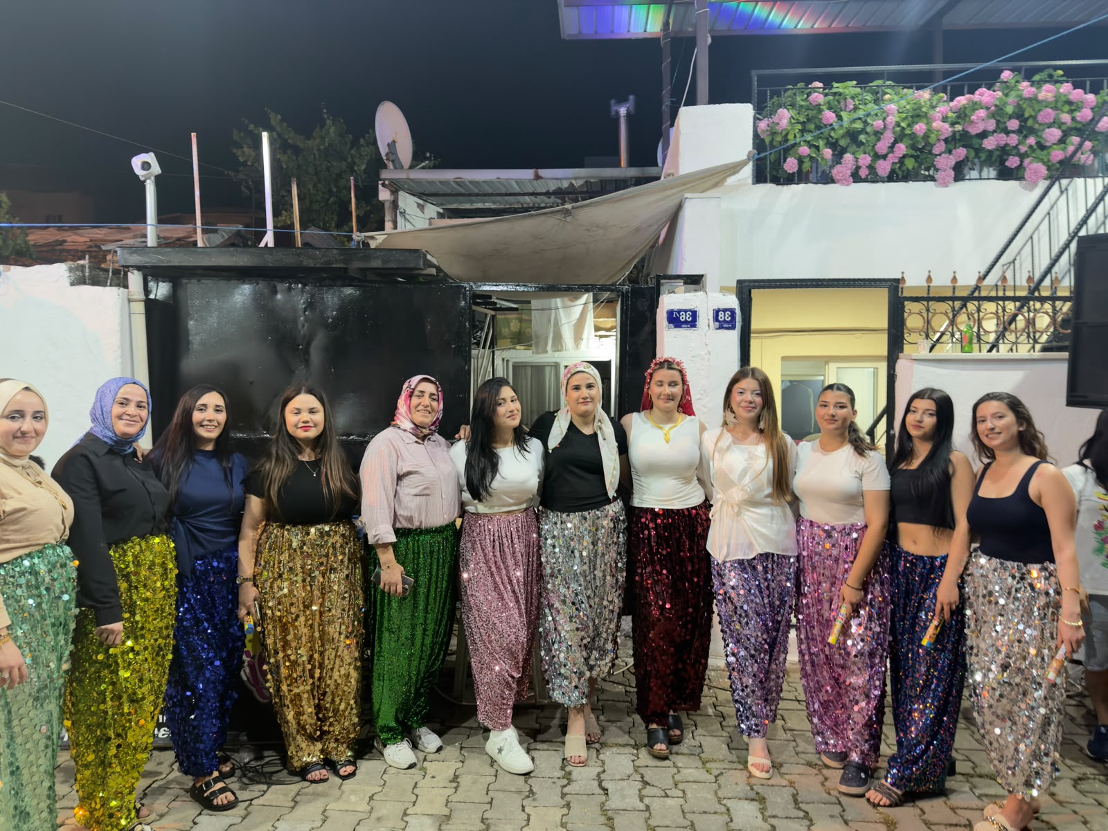 Incirliova’da salvar geceleri onunla yeniden dogdu (3) Incirliova’da salvar geceleri onunla yeniden dogdu (3)