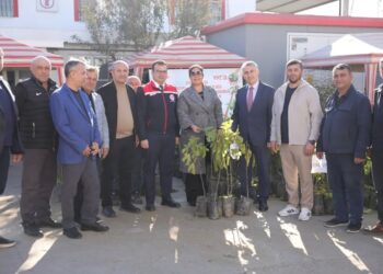 İncirliova’da sertifikalı fidan desteği üreticiyle buluştu (1)