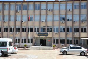 Aydın’ın İncirliova ilçesinde devriye görevini sürdüren polis ekipleri, sokakta bulunan