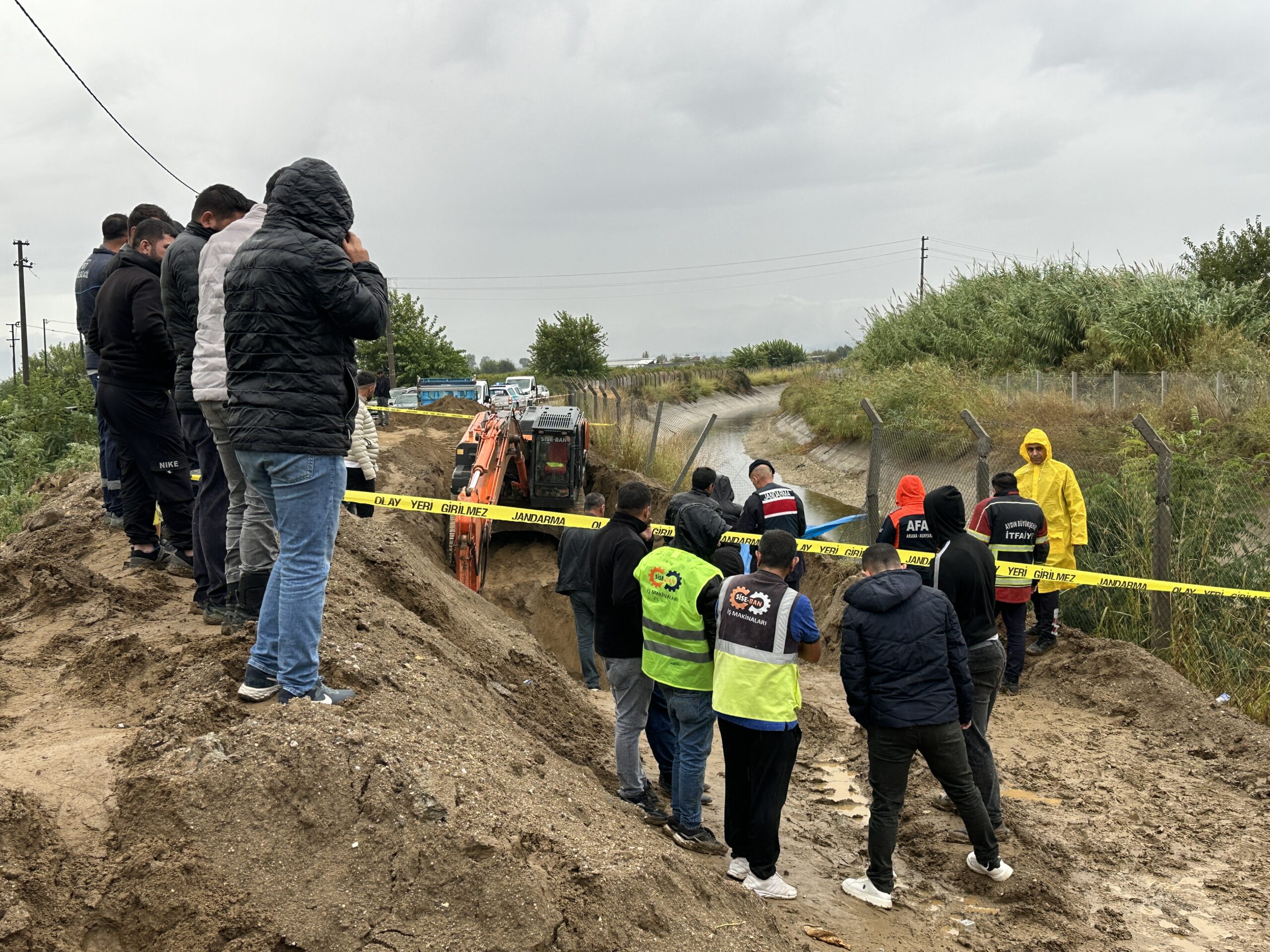 Incirliova’da toprak altinda kalan isci hayatini kaybetti Incirliova’da toprak altinda kalan isci hayatini kaybetti