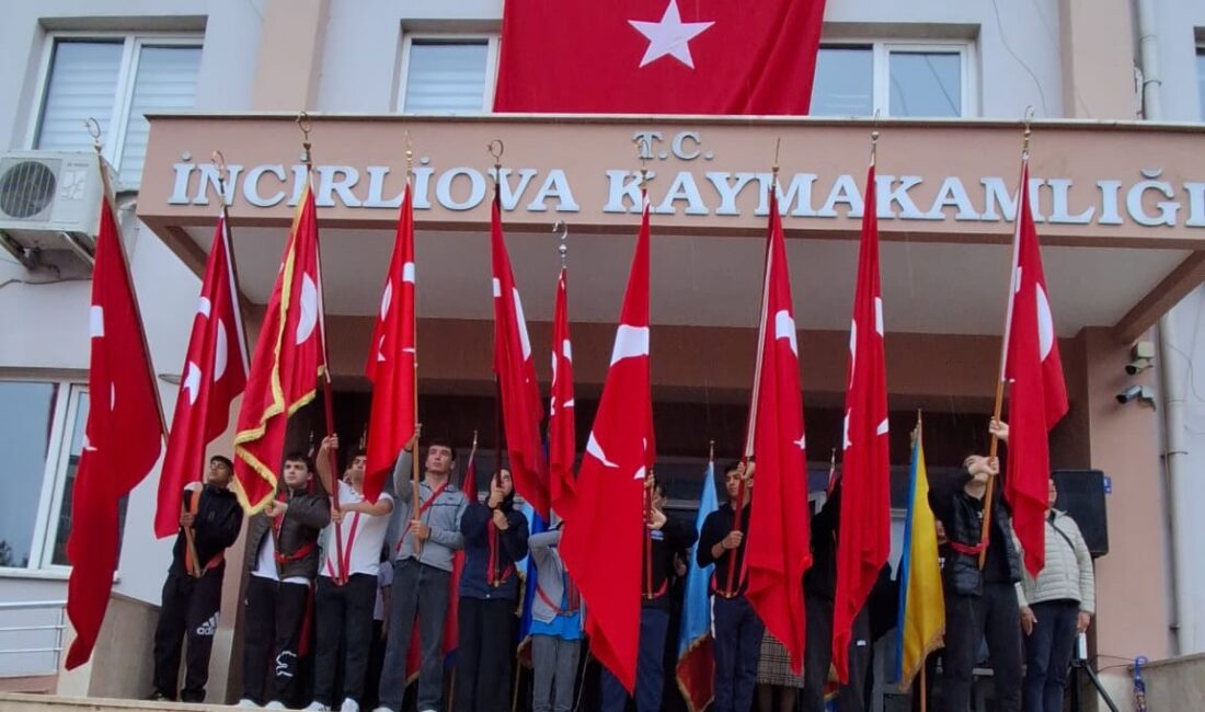 İncirliova’da yağmura rağmen Cumhuriyet coşkusu Aydın’ın İncirliova ilçesinde 29 Ekim Cumhuriyet Bayramı kutlamaları, sağanak yağışa