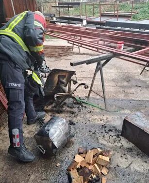 İncirliova’da yaktığı ateşe tiner döken işçi yaralandı