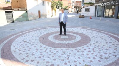 İncirliova Belediye Başkanı Aytekin Kaya, İstiklal Mahallesi’nde devam eden kapsamlı