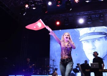 İncirliovalılar Aleyna Tilki ile coştu (2)