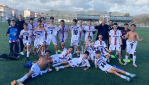 İncirliova’nın gençleri zirveye yerleşti İncirliova’nın gençleri zirveye yerleşti