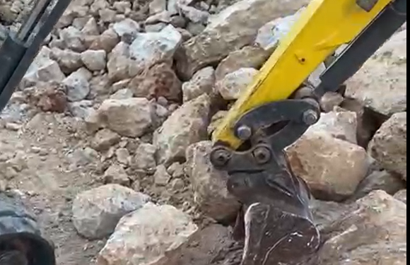 İş makinesiyle tarihi eser arayan 7 şüpheliye gözaltı