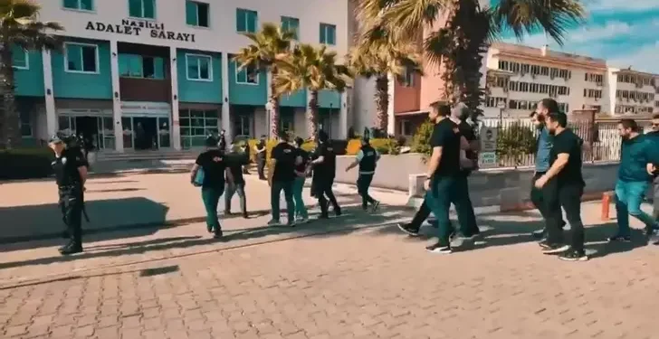 İş yeri ve evleri kurşunlayan çeteye operasyon 7 tutuklama