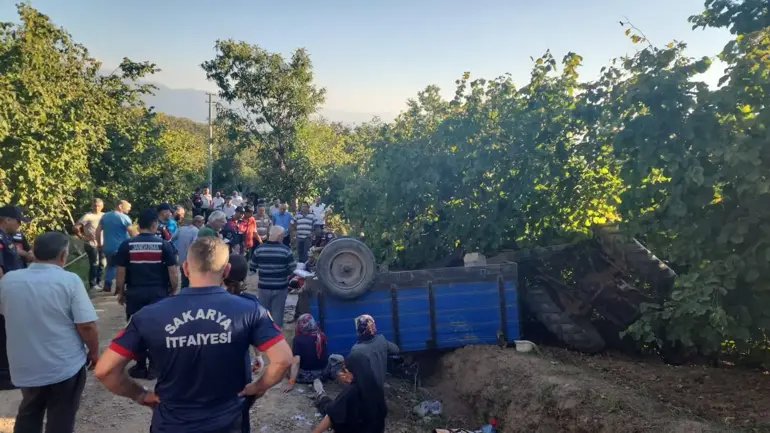 Iscileri tasiyan traktor devrildi 18 yarali (1)