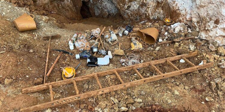 Didim’de kaçak kazı operasyonu: 10 gözaltı