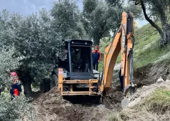 Kaçak kazı sırasında toprağın altında kaldı