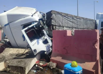 Kafa kafaya çarpışan 2 tırın sürücüsü kardeş çıktı