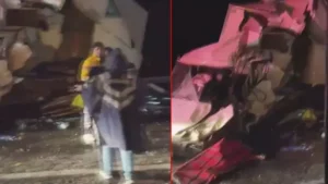 Kamyonet, TIR ile çarpıştı 1 ölü, 2 yaralı Kamyonet, TIR ile çarpıştı 1 ölü, 2 yaralı