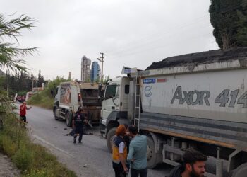 Kamyonun çarptığı temizlik işçisi hayatını kaybetti